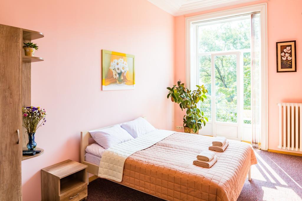 Apartments On Valova 9 Львов Экстерьер фото